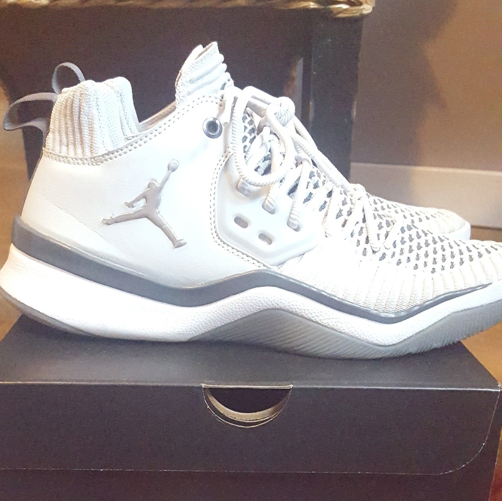 men's sz.9.5 Jordan's